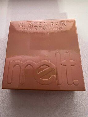 Melt Cosmetics Glazed Skin Sheer Finishing Powder - Light